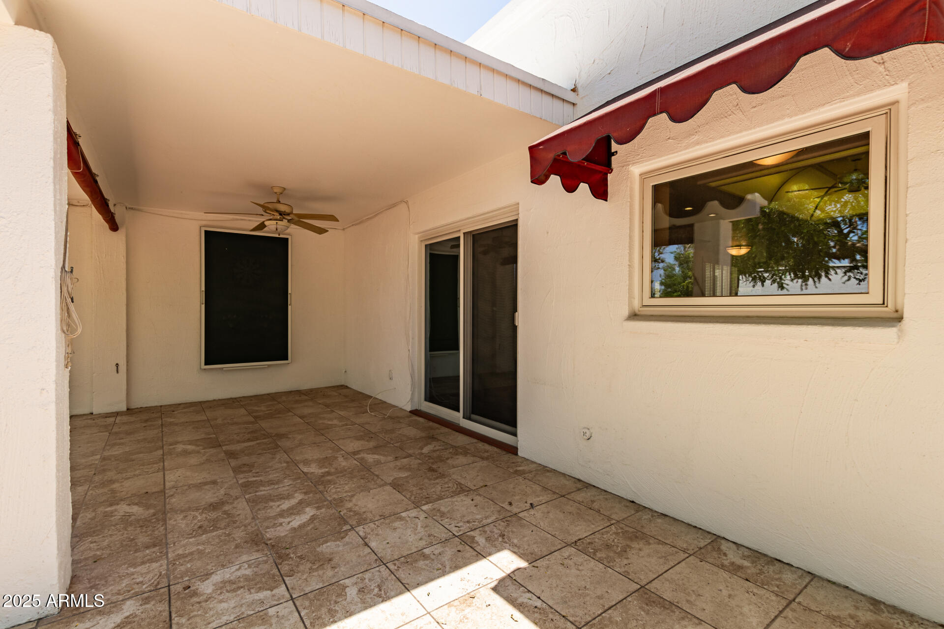 38 East Calavar Road Phoenix, AZ 85022 - Photo 41 of 45 a view of hallway with window