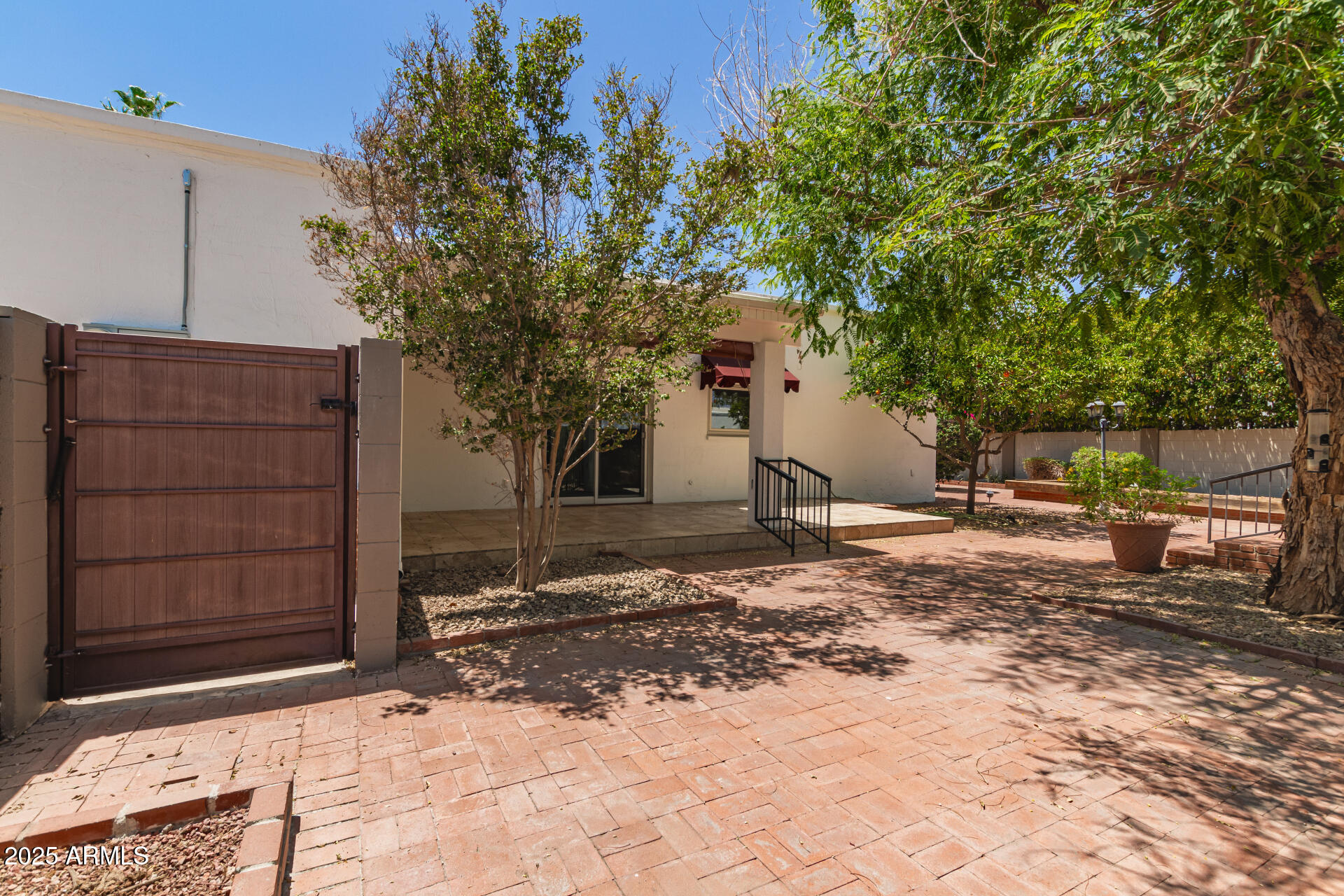 38 East Calavar Road Phoenix, AZ 85022 - Photo 45 of 45 a view of a house with a yard
