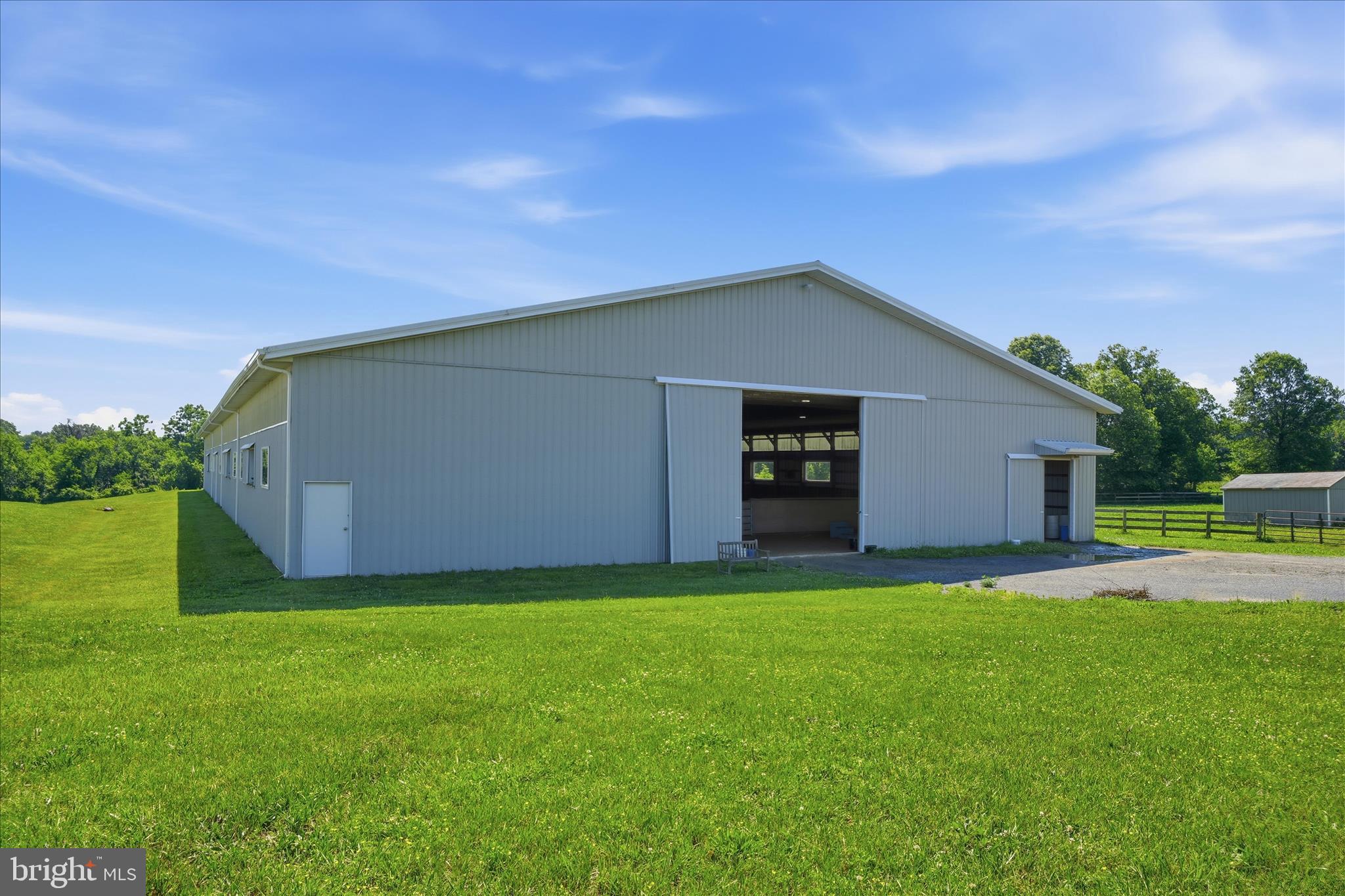 20800 Whites Ferry Road Poolesville, MD 20837 - Photo 7 of 94 Indoor 2