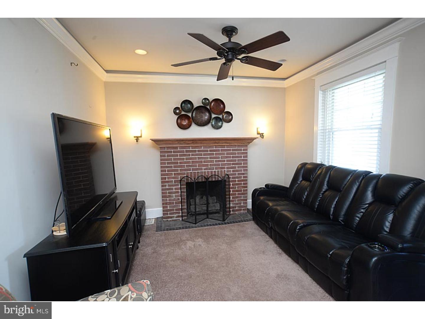27 Upland Road Brookhaven, PA 19015 - Photo 6 of 25 Living Room