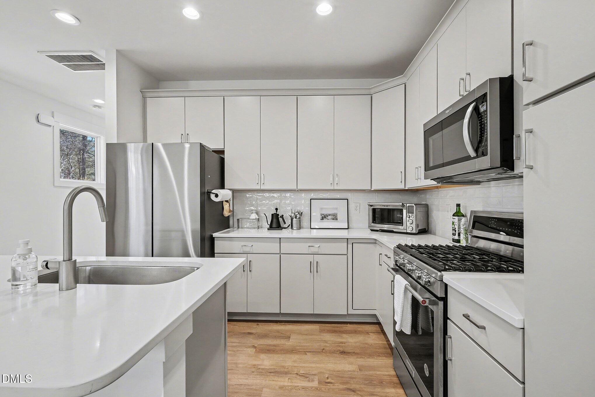 4019 Emerald Green Road Raleigh, NC 27612 - Photo 10 of 36 012_file_kitchclosestove