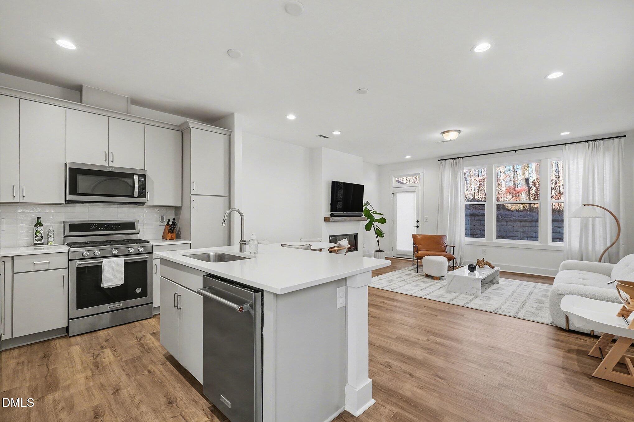 4019 Emerald Green Road Raleigh, NC 27612 - Photo 13 of 36 014_file_kitchliving2