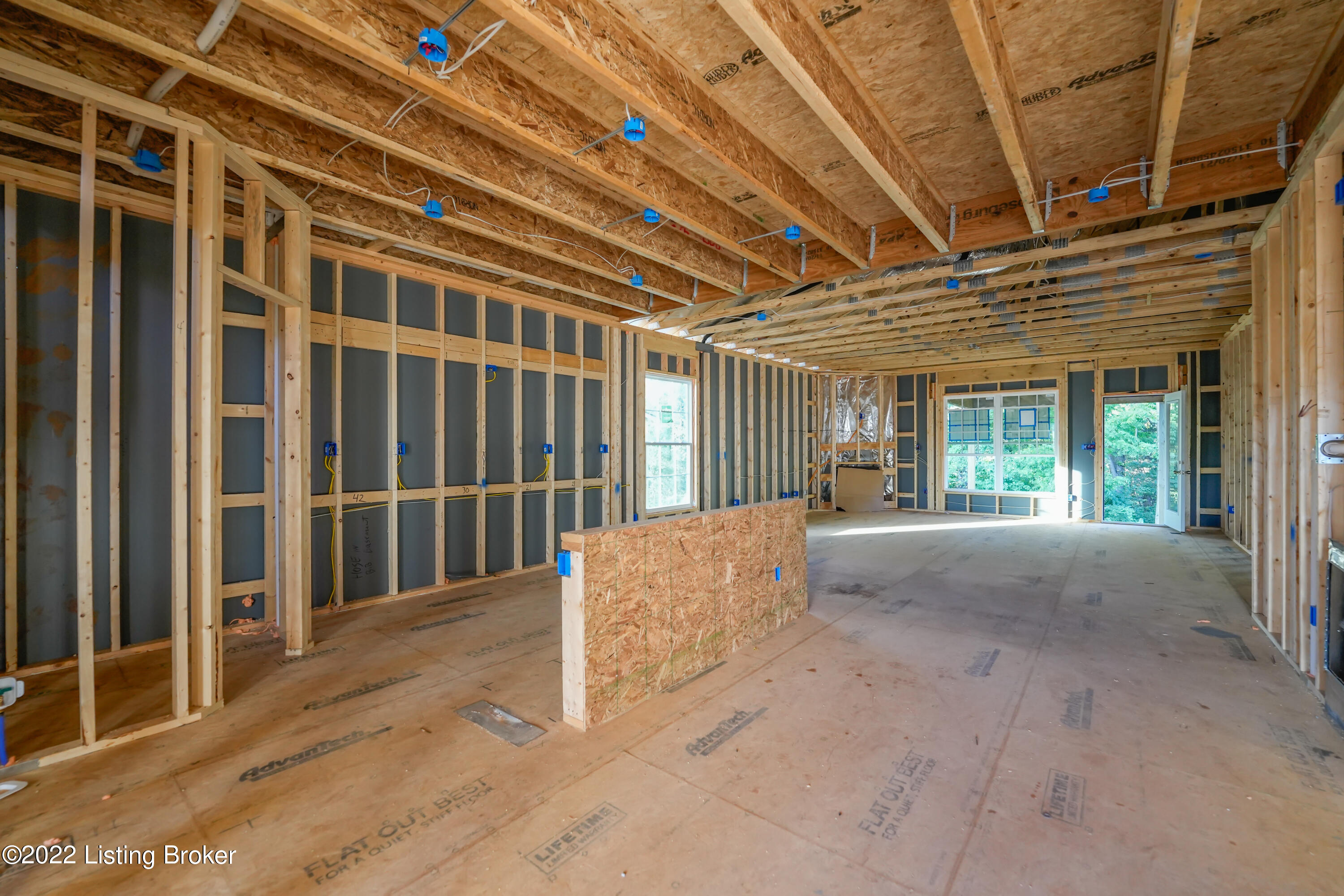 8410 Gateway Run Road Louisville, KY 40229 - Photo 3 of 16 133 PW-3