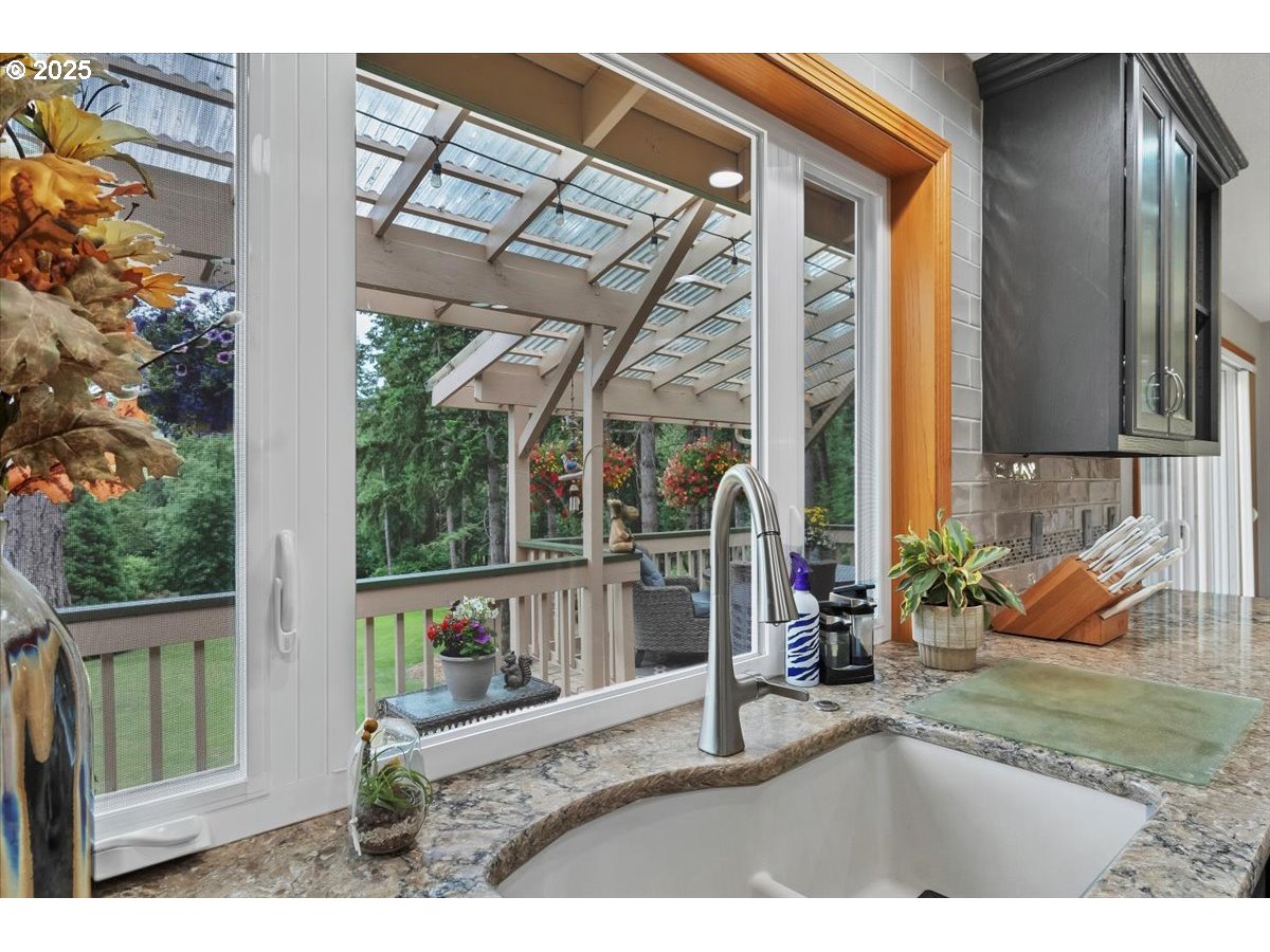 9076 Daleview Road Southeast Salem, OR 97317 - Photo 13 of 45 a view of living room and front door