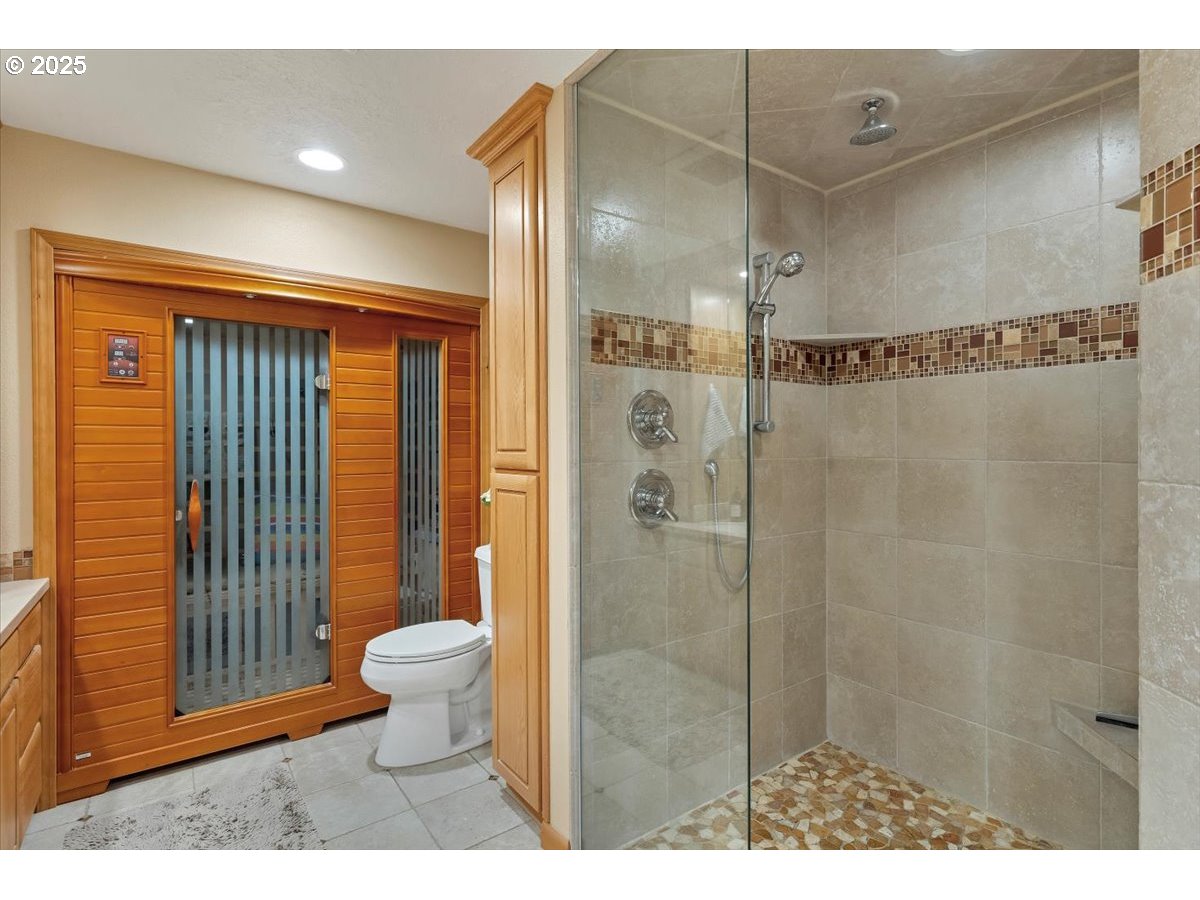 9076 Daleview Road Southeast Salem, OR 97317 - Photo 23 of 45 a bathroom with a toilet and a shower
