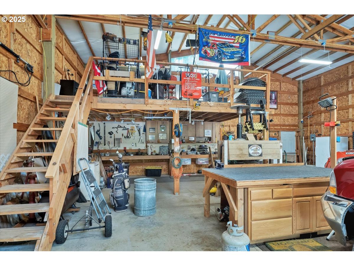 9076 Daleview Road Southeast Salem, OR 97317 - Photo 41 of 45