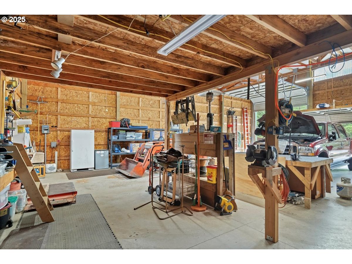 9076 Daleview Road Southeast Salem, OR 97317 - Photo 42 of 45 a view of a room with gym equipment