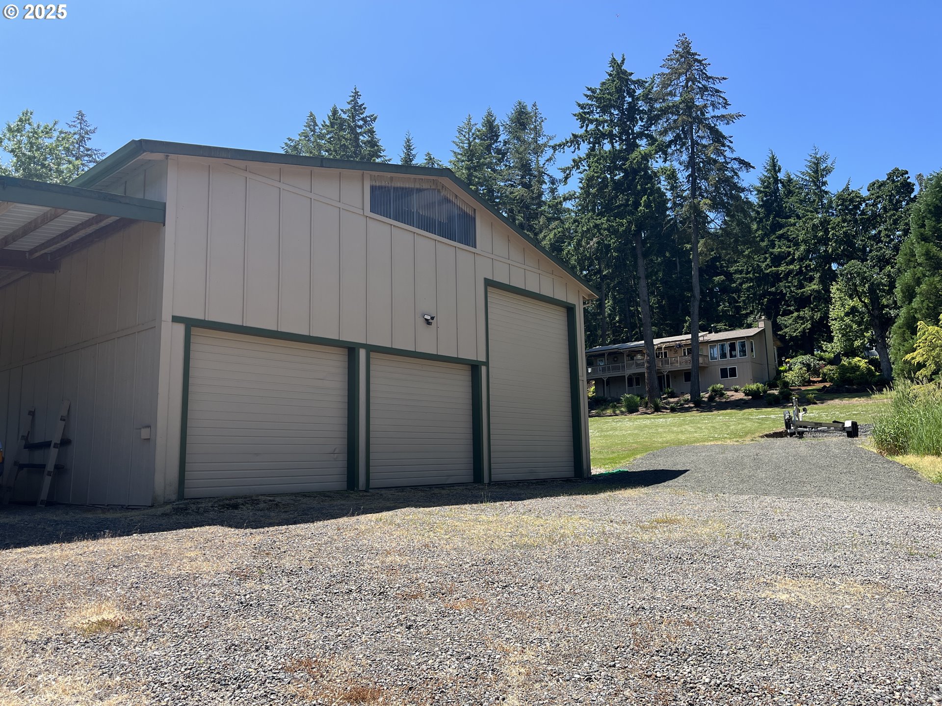 9076 Daleview Road Southeast Salem, OR 97317 - Photo 5 of 45 a backyard of a house