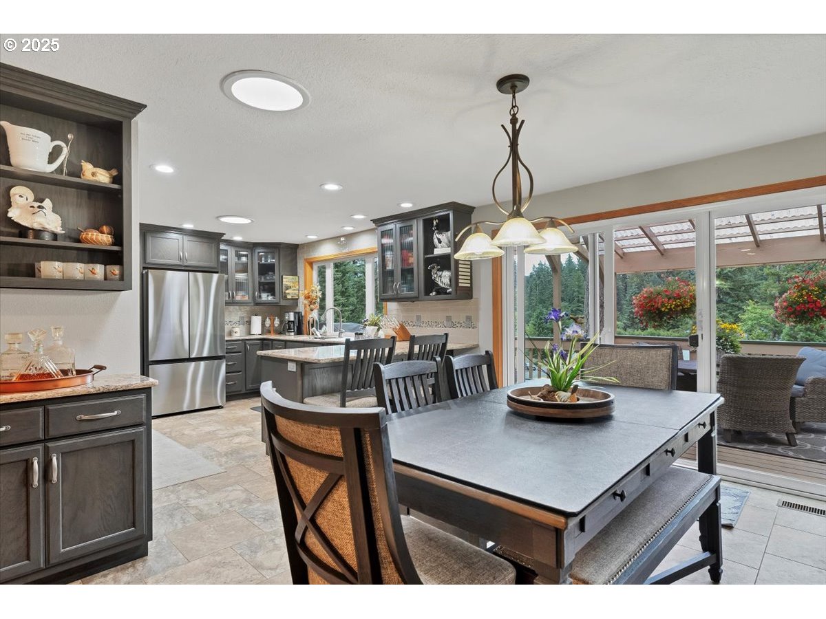 9076 Daleview Road Southeast Salem, OR 97317 - Photo 10 of 45 a kitchen with a table and chairs
