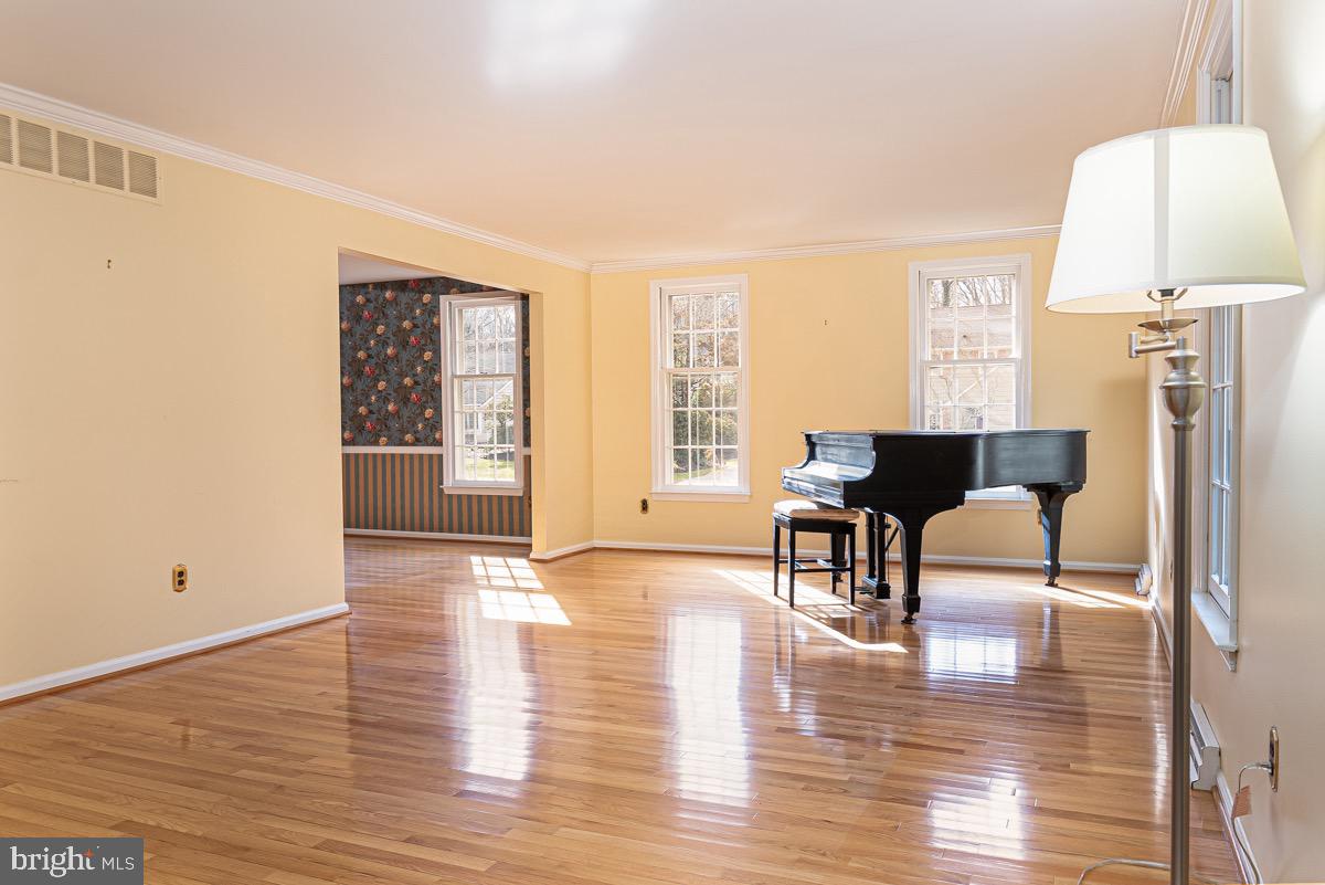 136 Partree Road Cherry Hill, NJ 08003 - Photo 12 of 42 Living room