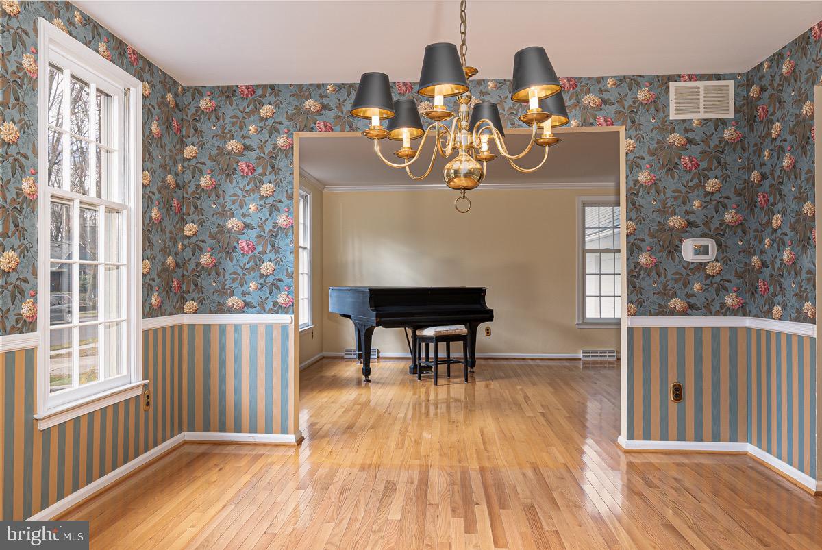 136 Partree Road Cherry Hill, NJ 08003 - Photo 15 of 42 Dining room