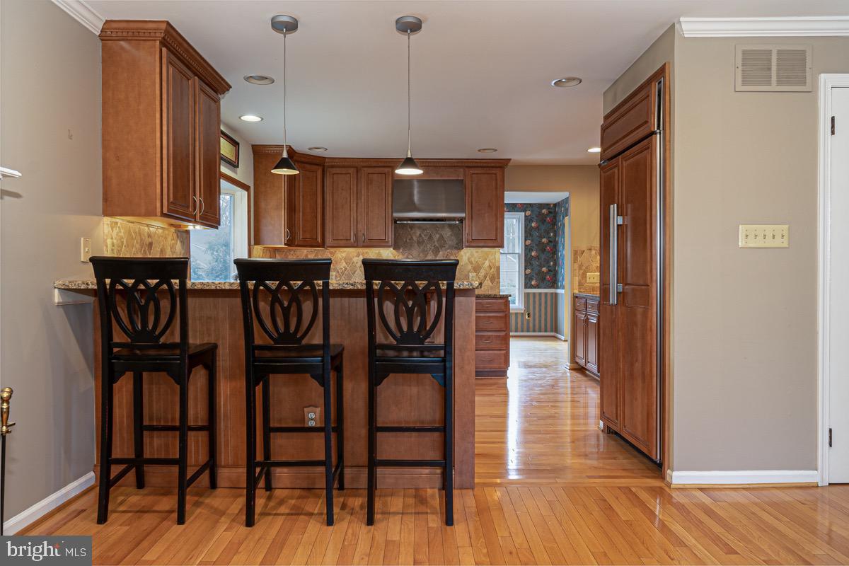 136 Partree Road Cherry Hill, NJ 08003 - Photo 23 of 42 Counter seating