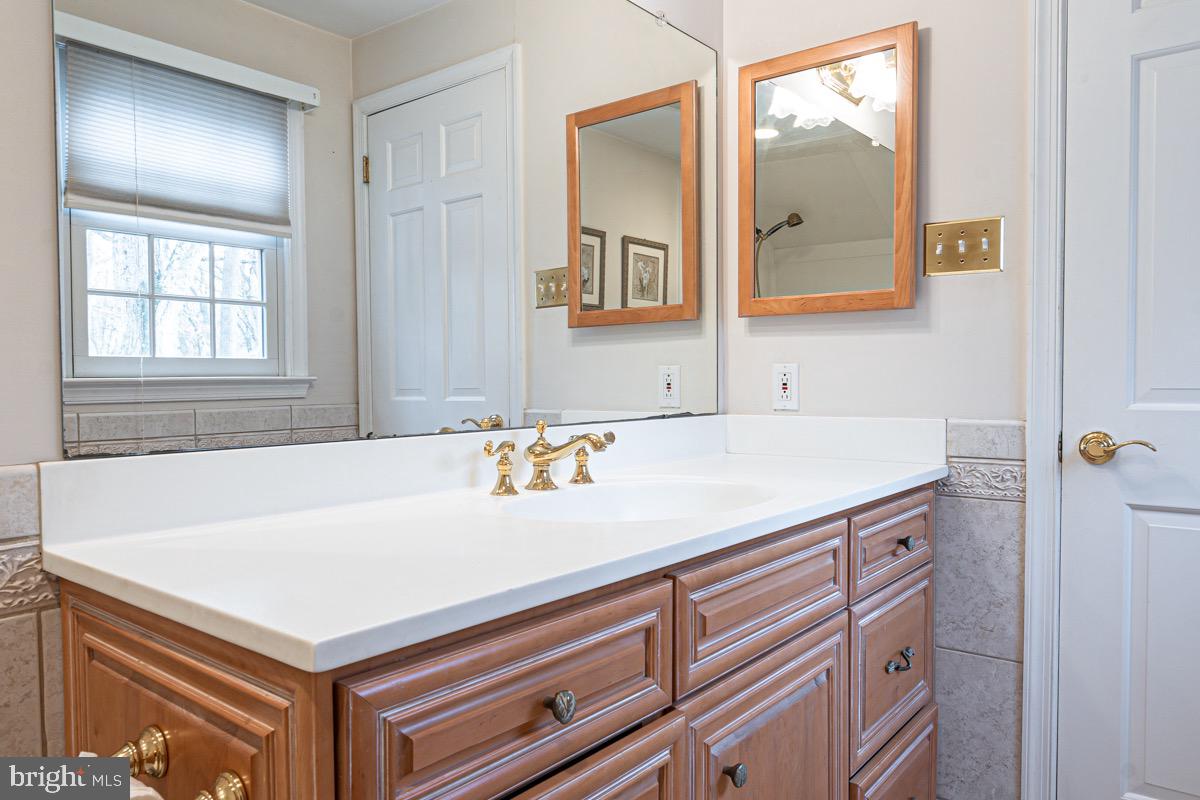 136 Partree Road Cherry Hill, NJ 08003 - Photo 36 of 42 Main bedroom private bathroom