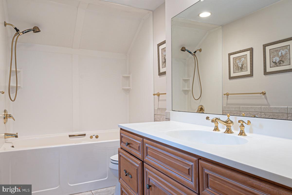136 Partree Road Cherry Hill, NJ 08003 - Photo 37 of 42 Main bathroom