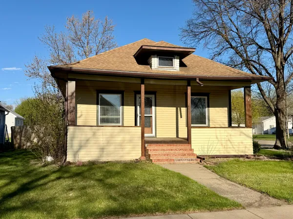 $127,900 | 631 North Cedar Street, Luverne, MN 56156