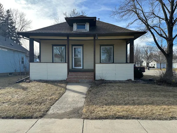 $127,900 | 631 North Cedar Street, Luverne, MN 56156