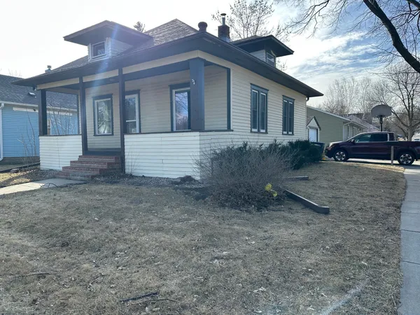 $127,900 | 631 North Cedar Street, Luverne, MN 56156