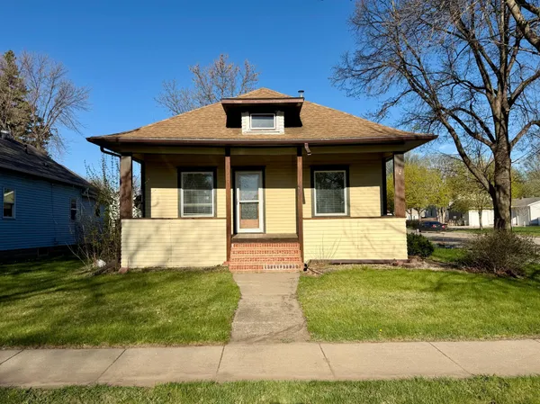 $127,900 | 631 North Cedar Street, Luverne, MN 56156