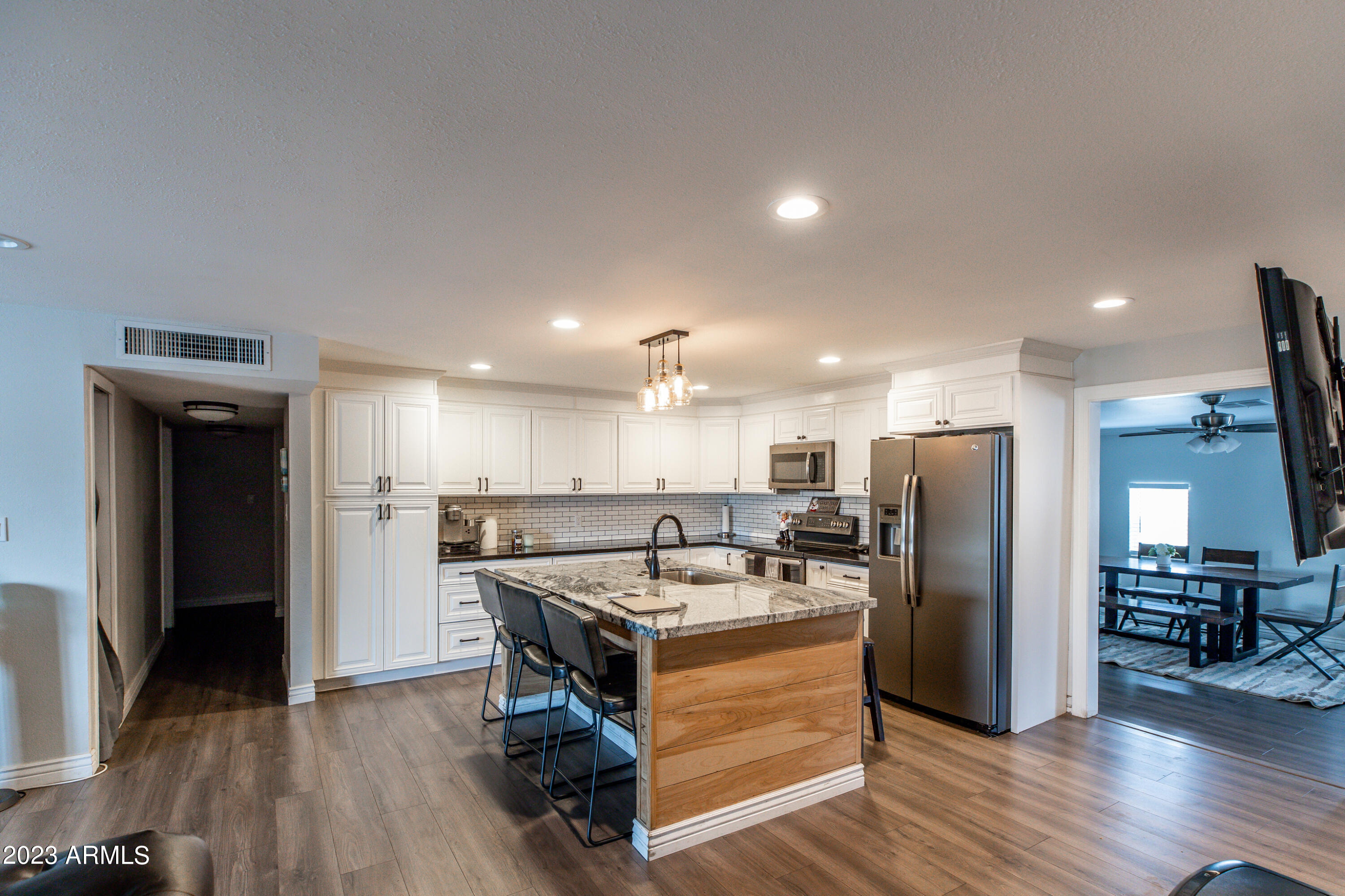 14446 North 40th Place Phoenix, AZ 85032 - Photo 8 of 32 Propert Photo-9