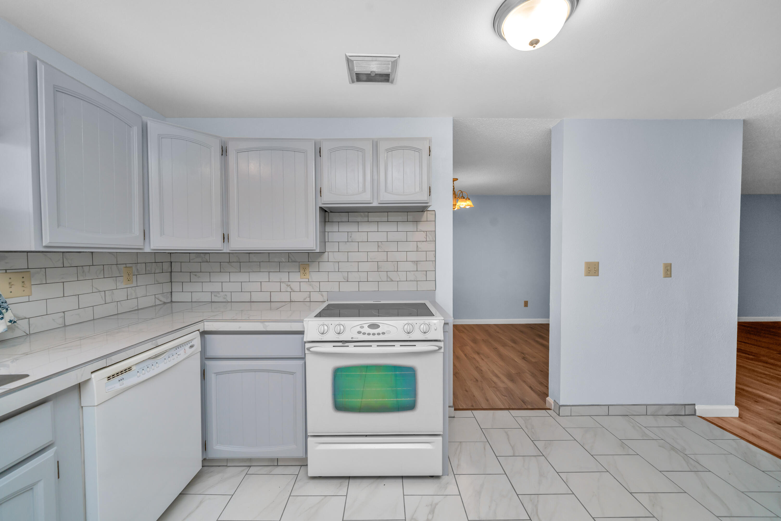 2606 Delta Waters Road Medford, OR 97504 - Photo 14 of 33 Kitchen