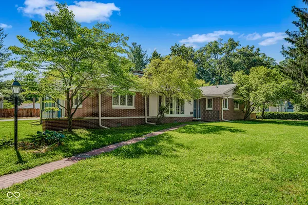 $419,900 | 3233 Woodland Parkway, Columbus, IN 47203