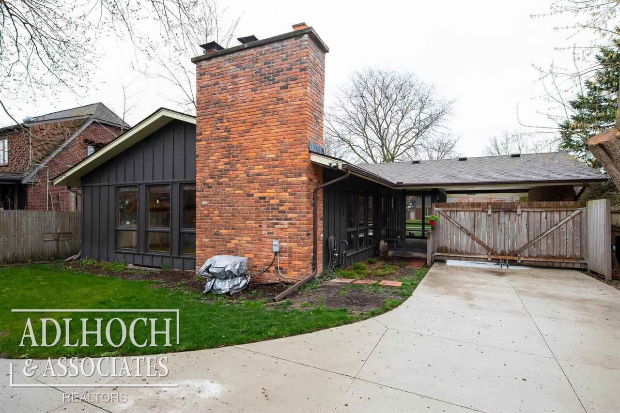 765 Barrington Road Detroit, MI 48215 - Photo 18 of 21 50072188-19.JPG