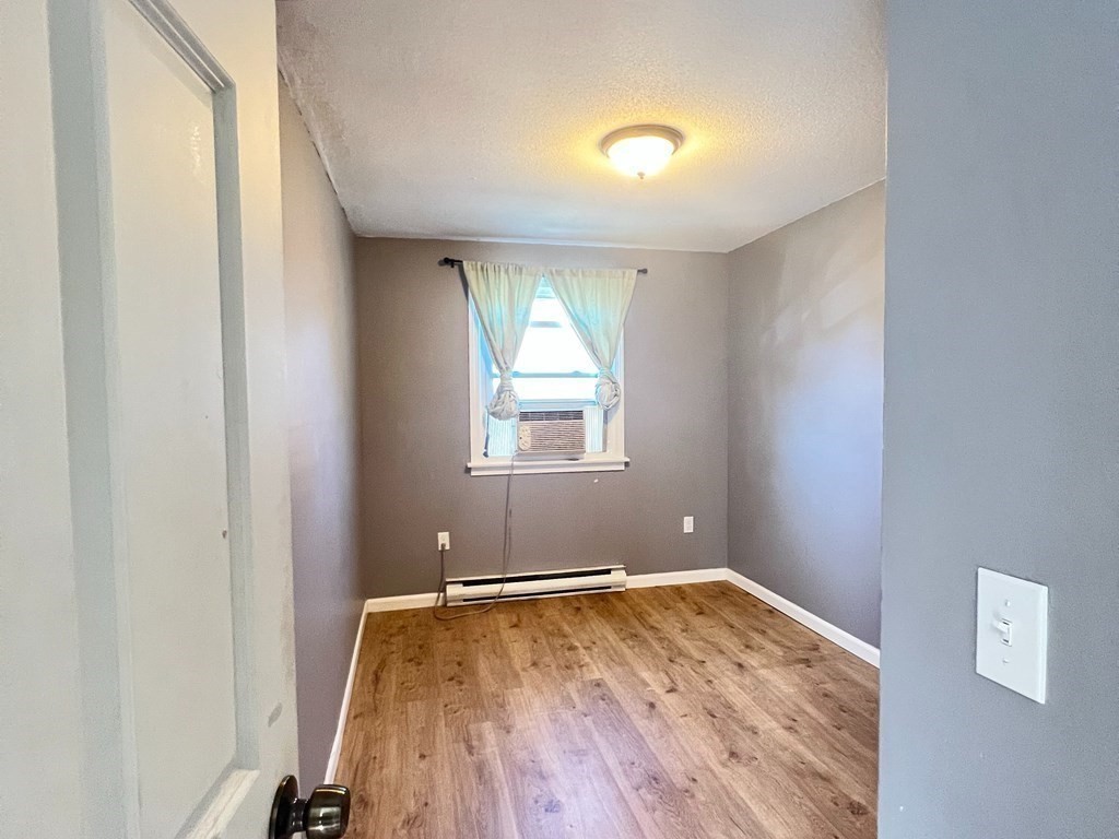 35 Gladstone Street Springfield, MA 01109 - Photo 9 of 17 Gallery Image 9