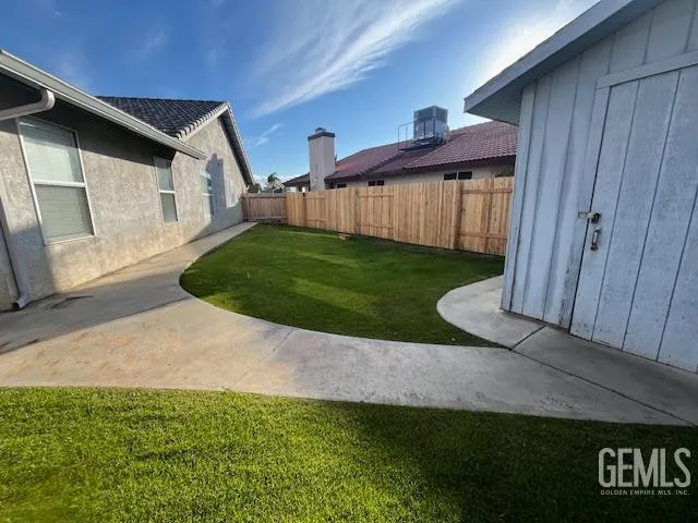 a view of a back yard of the house