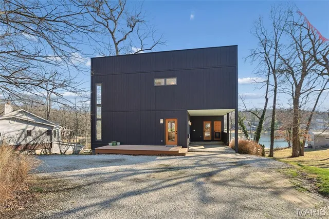 $515,000 | 6252 North Lakeshore Drive, Byrnes Mill, MO 63051