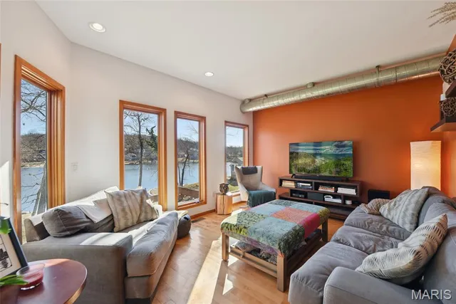 $499,900 | 6252 North Lakeshore Drive, Byrnes Mill, MO 63051