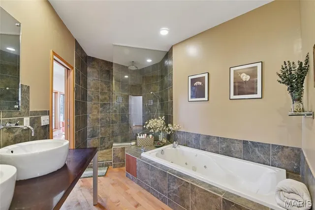 $515,000 | 6252 North Lakeshore Drive, Byrnes Mill, MO 63051