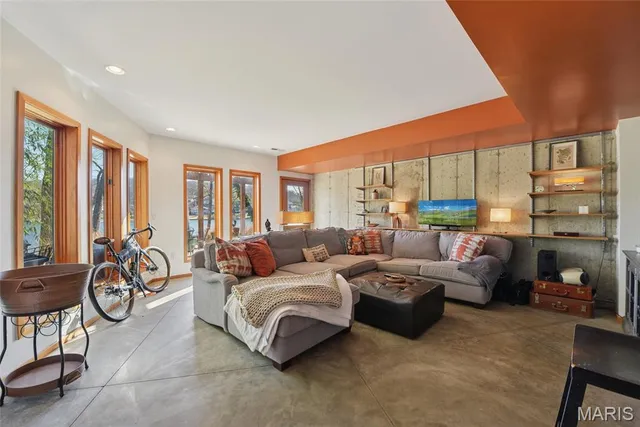 $515,000 | 6252 North Lakeshore Drive, Byrnes Mill, MO 63051