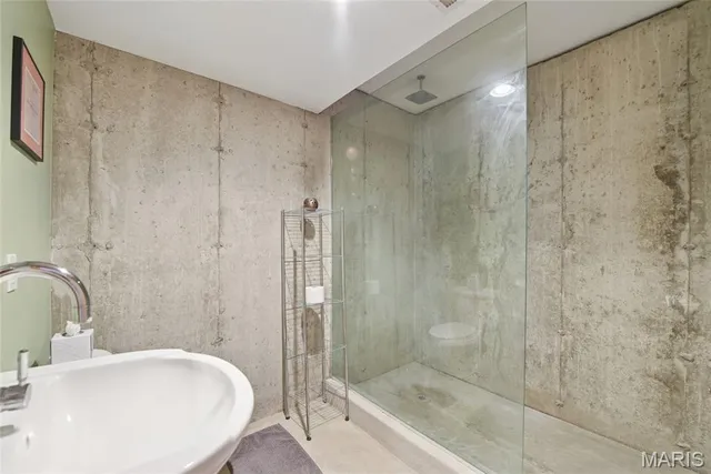 $515,000 | 6252 North Lakeshore Drive, Byrnes Mill, MO 63051