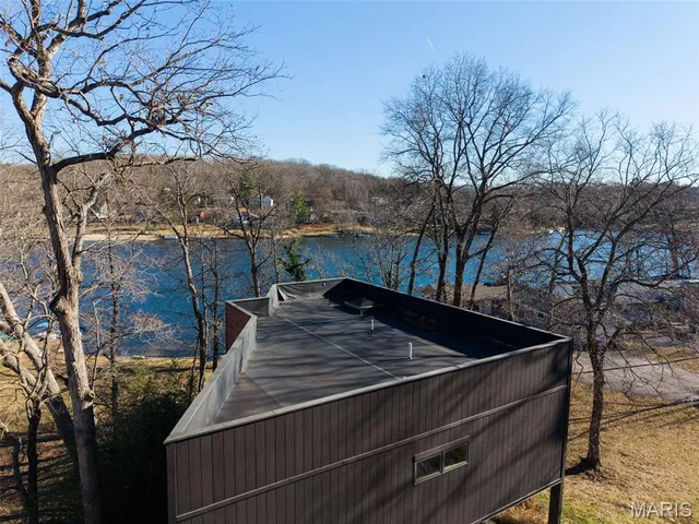 $515,000 | 6252 North Lakeshore Drive, Byrnes Mill, MO 63051