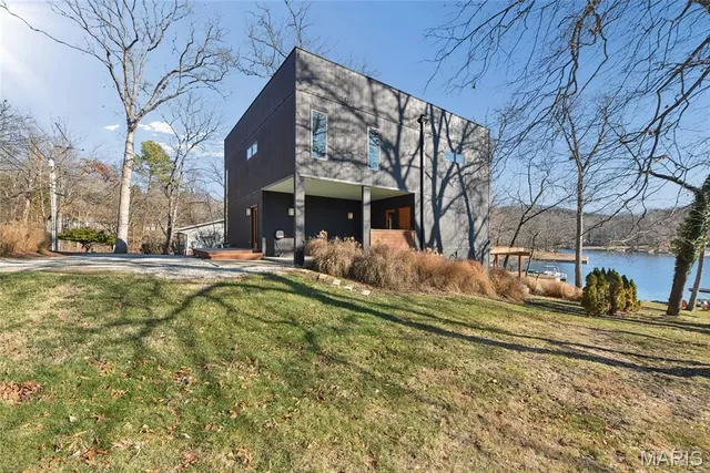 $499,900 | 6252 North Lakeshore Drive, Byrnes Mill, MO 63051