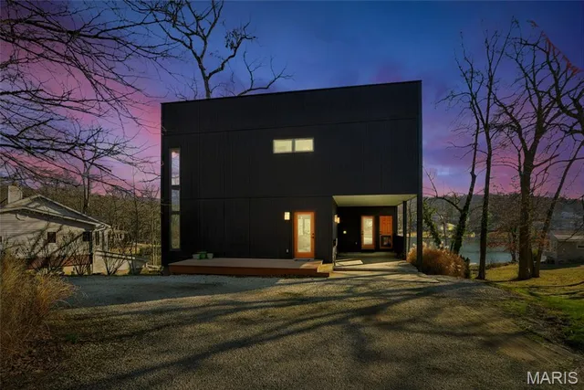 $515,000 | 6252 North Lakeshore Drive, Byrnes Mill, MO 63051