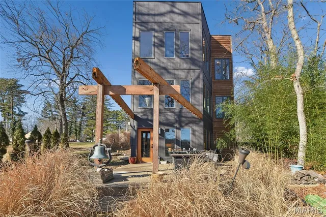 $515,000 | 6252 North Lakeshore Drive, Byrnes Mill, MO 63051