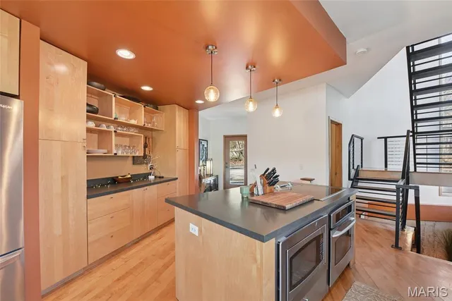 $515,000 | 6252 North Lakeshore Drive, Byrnes Mill, MO 63051