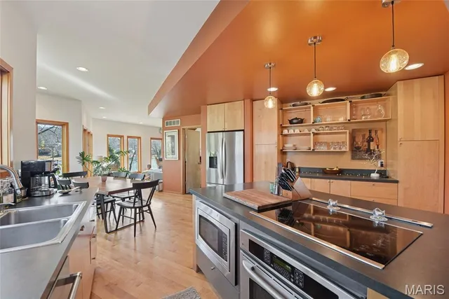 $515,000 | 6252 North Lakeshore Drive, Byrnes Mill, MO 63051