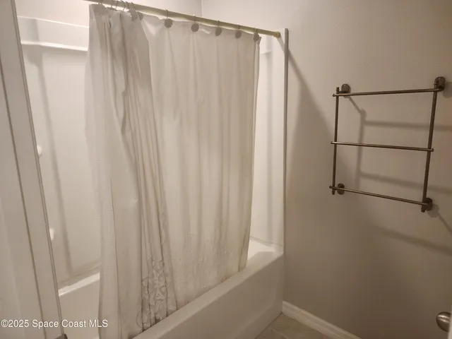 a view of empty room with window