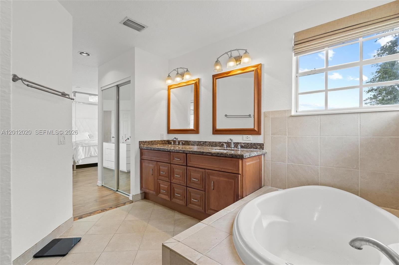 303 Bridgeton Road Weston, FL 33326 - Photo 21 of 52