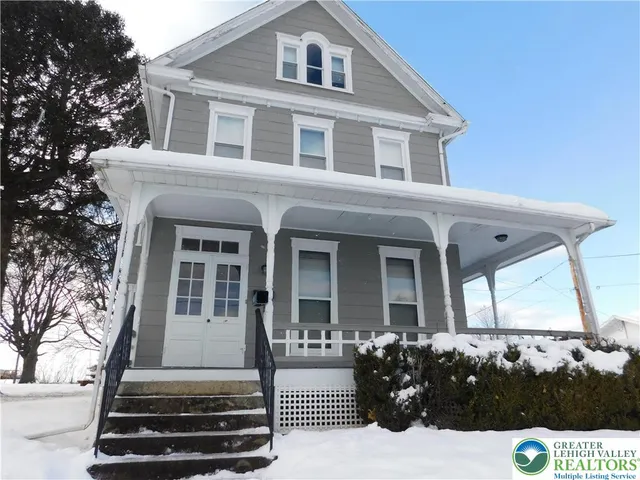 $1,450 | 300 South 9th Street, Unit 2/UPSTAIRS, Lehighton, PA 18235