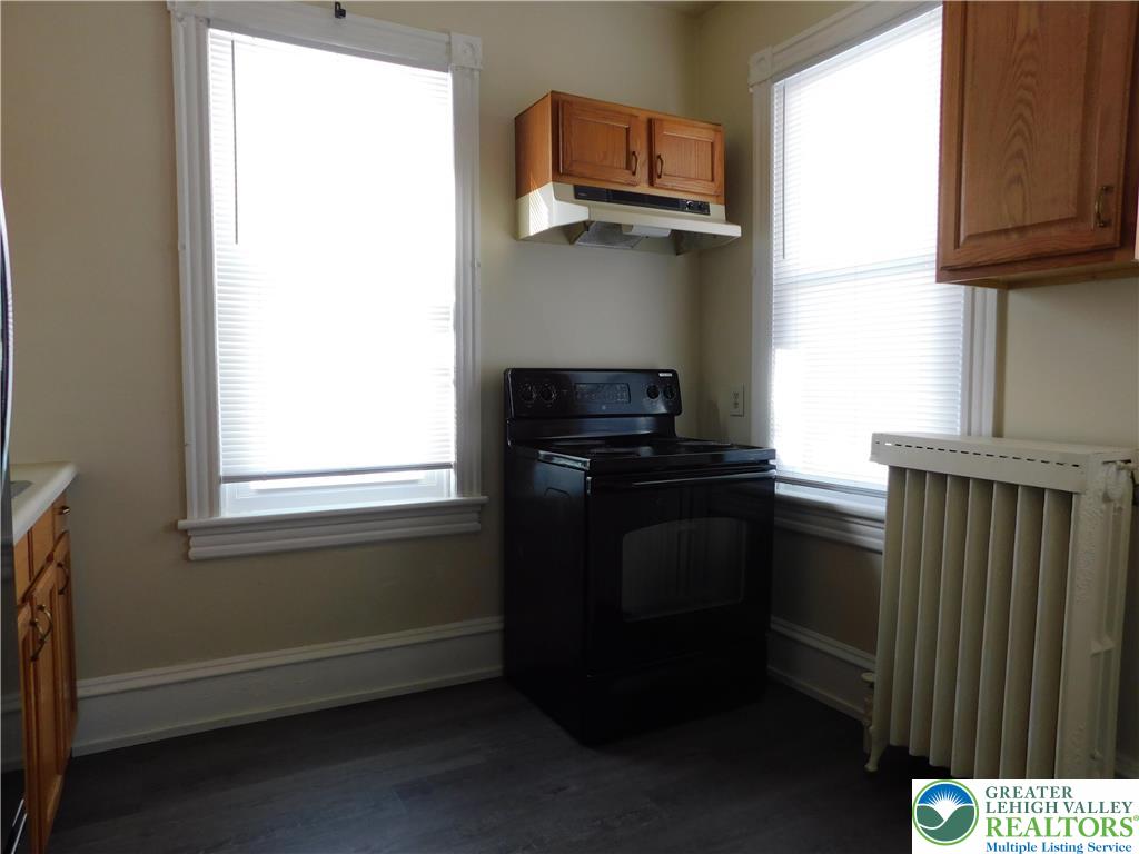 300 South 9th Street, Unit 2/UPSTAIRS Lehighton, PA 18235 - Photo 12 of 19 a kitchen with a refrigerator and a stove