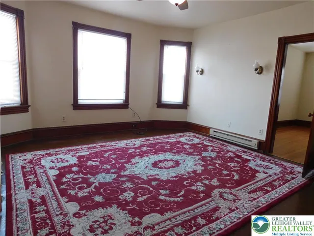 $1,450 | 300 South 9th Street, Unit 2/UPSTAIRS, Lehighton, PA 18235