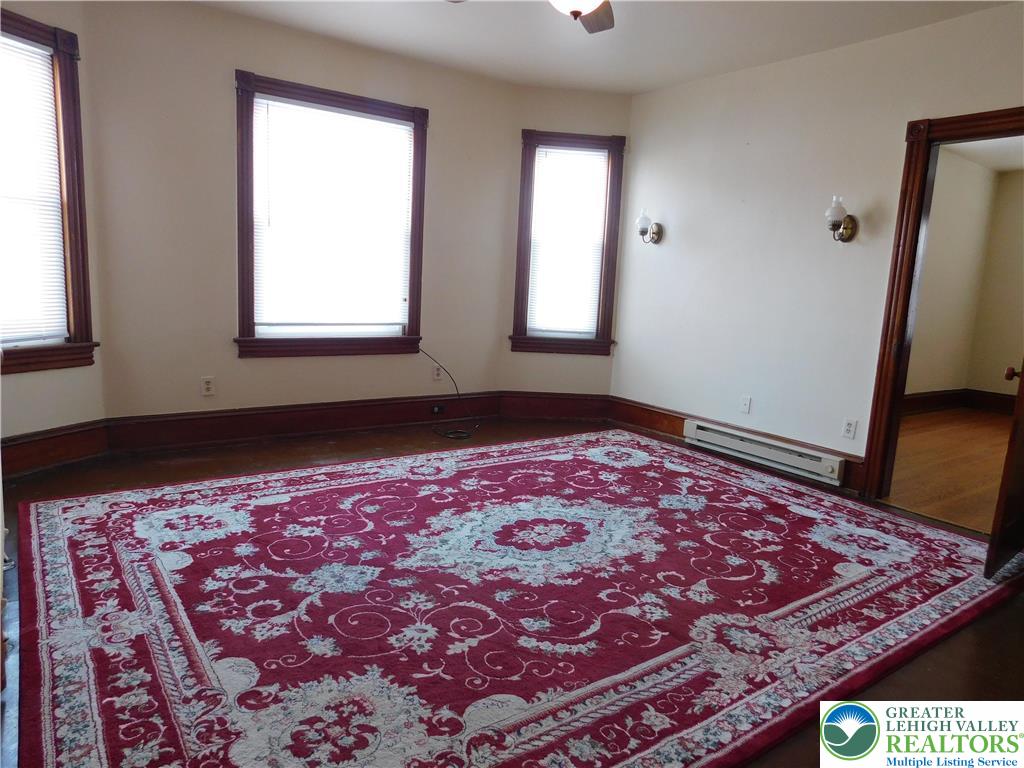 300 South 9th Street, Unit 2/UPSTAIRS Lehighton, PA 18235 - Photo 9 of 19 a view of an empty room