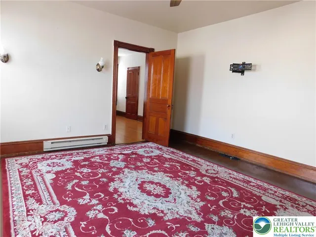 $1,450 | 300 South 9th Street, Unit 2/UPSTAIRS, Lehighton, PA 18235