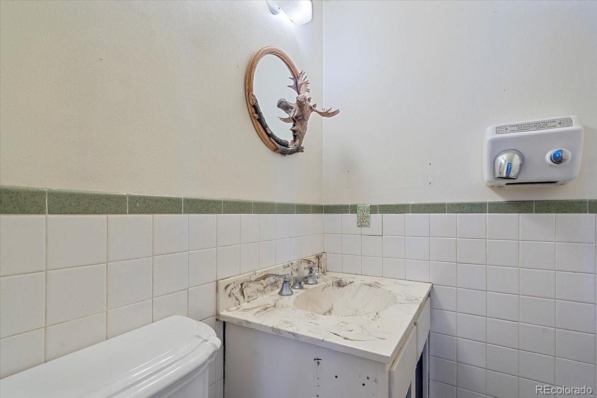 4551 Hilltop Road Evergreen, CO 80439 - Photo 12 of 30 a bathroom with a sink and a mirror