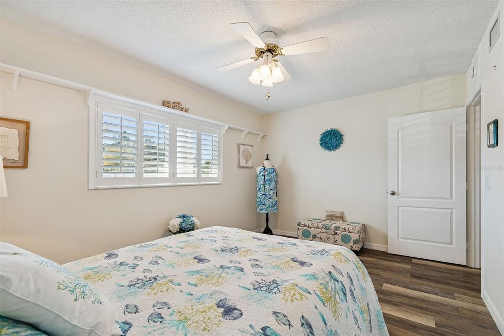 2291 Americus Boulevard West, Unit 3 Clearwater, FL 33763 - Photo 32 of 88 a bedroom with a bed and a window