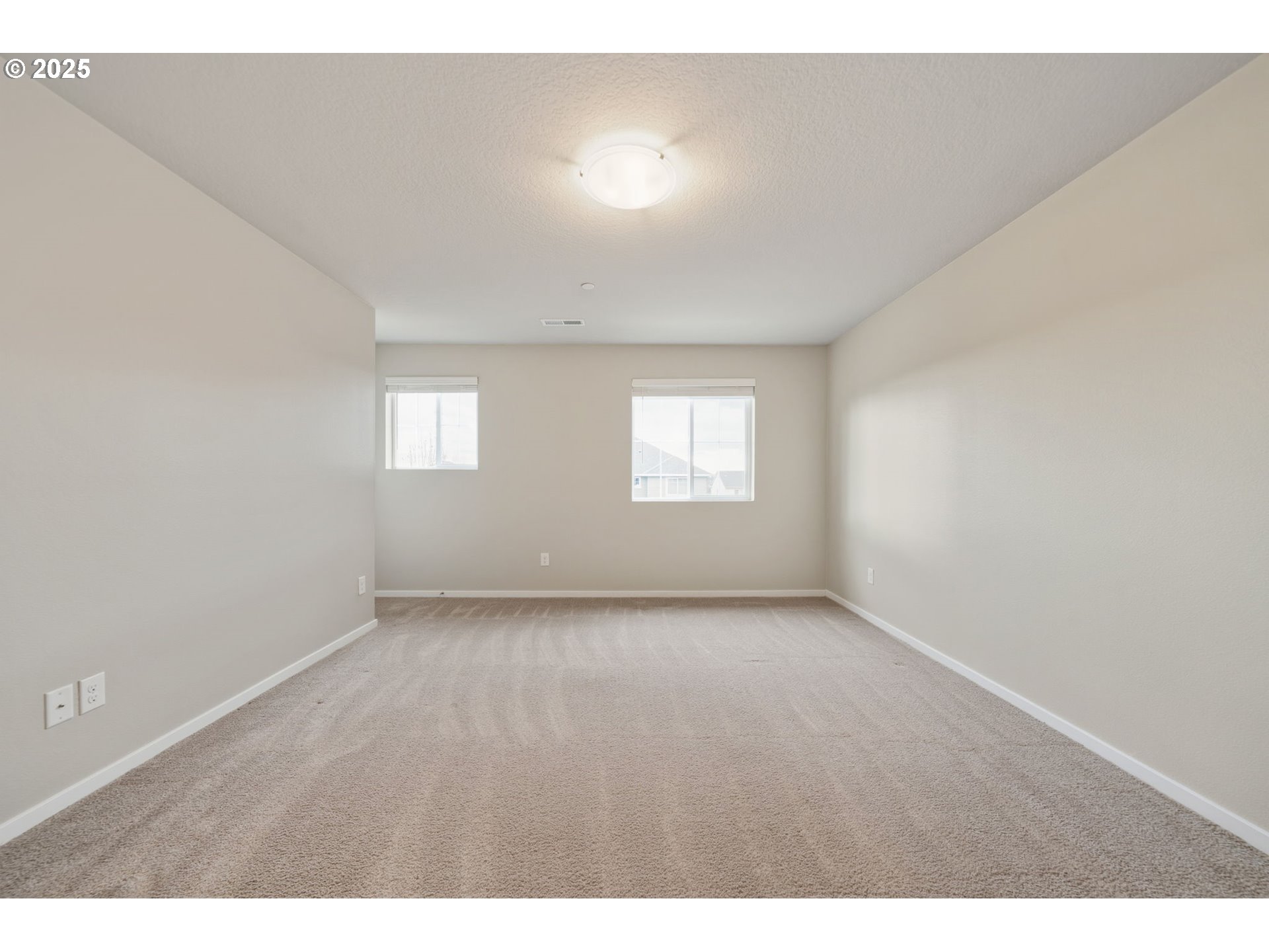9448 North Alder Street Camas, WA 98607 - Photo 21 of 47 Owner's Suite Bathroom