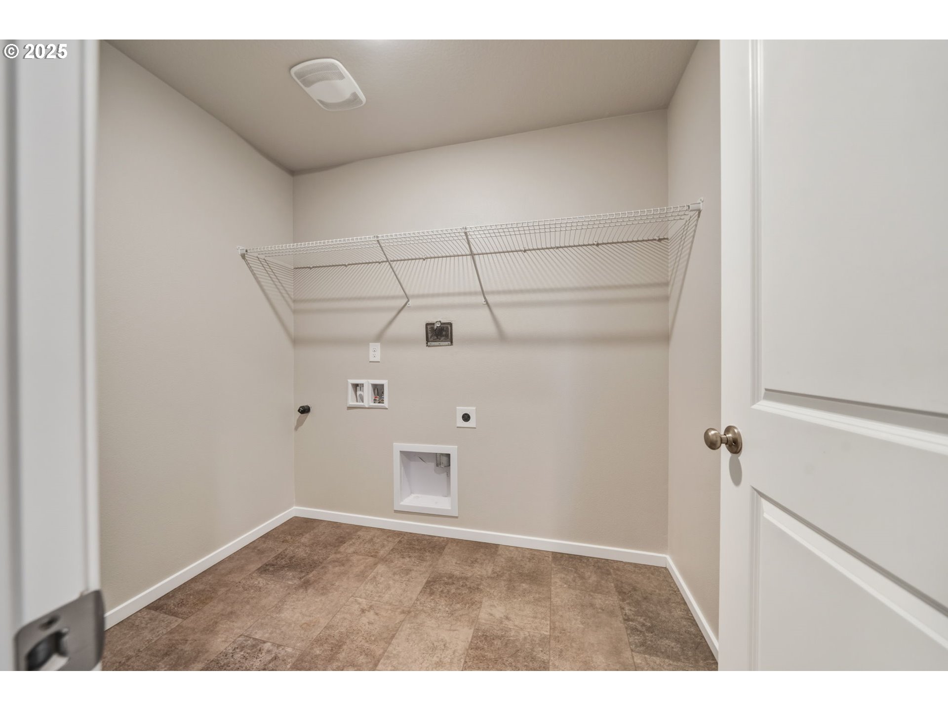 9448 North Alder Street Camas, WA 98607 - Photo 29 of 47 Laundry